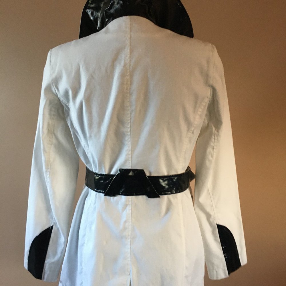 Via Spiga Belted White Trench Coat with Black Trim - Picture 3 of 7